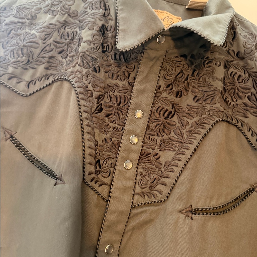 Men's Embroidered Western Button Up